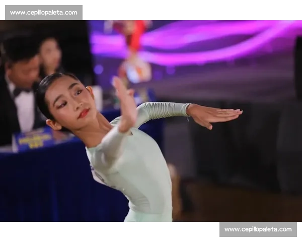 华尔兹国际比赛精彩瞬间回顾 展现舞者优雅与激情的完美结合