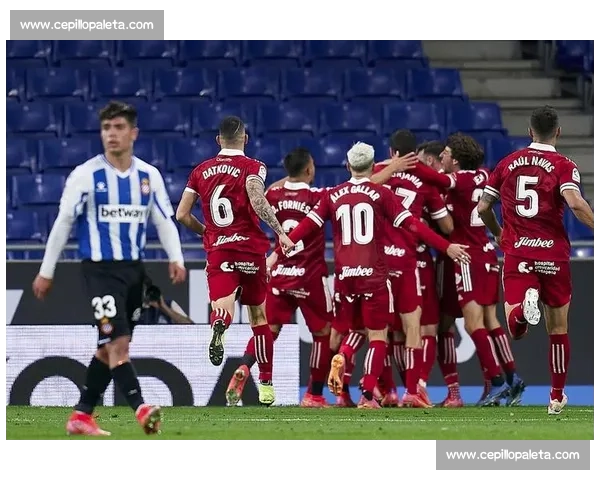 北狮激战全场焦点赛事解析 球迷热议球队表现与战术布局